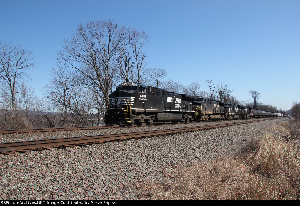NS 4766 takes train 11K west